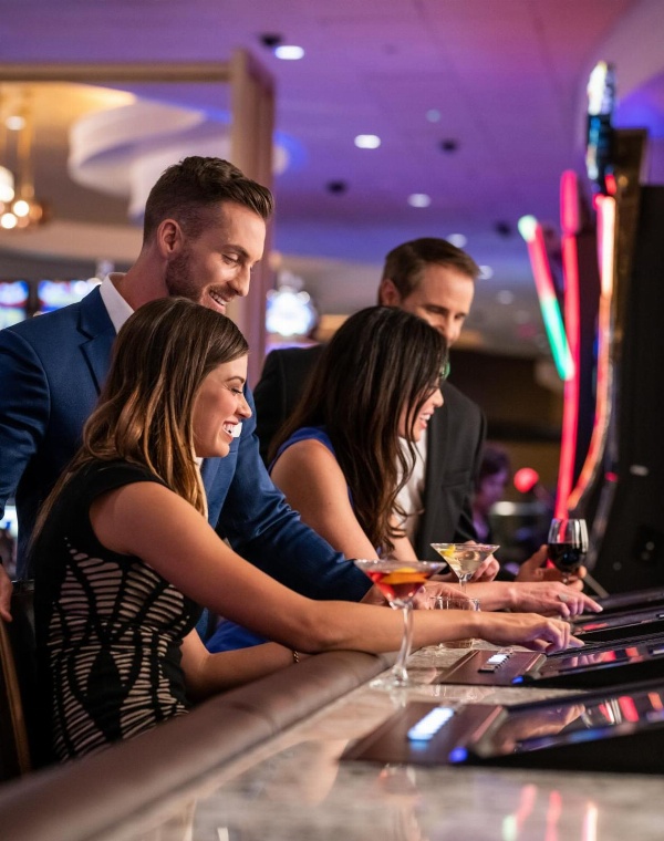 Horseshoe Black Hawk Main image